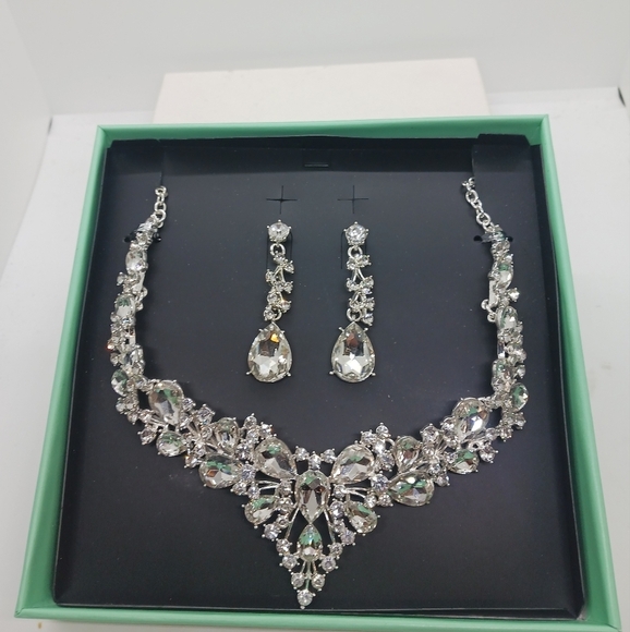New Molie Bridal Austrian Crystal Necklace and Earrings Jewelry Set - Picture 3 of 8